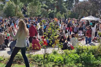 Γέμισε από μικρούς μασκαράδες η Πλατεία Δημήτρη Σκαμπά 85