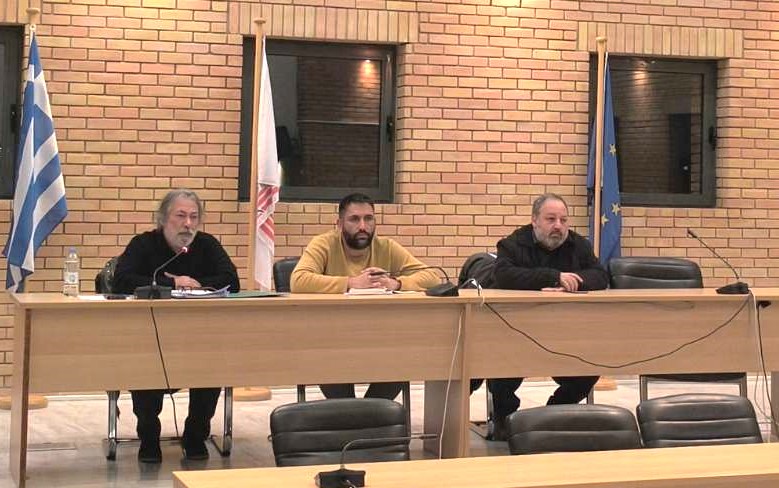 "Οι κάτοικοι σε αγωνιστική ετοιμότητα για το τσιμέντο στο Στρατόπεδο, αλλά η δημοτική αρχή επ' αυτού τηρεί σιγή" 1