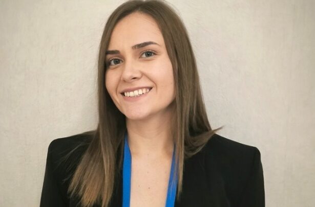 Τα Εκπαιδευτήρια Νέα Παιδεία συγχαίρουν την Έλενα Θάνου για τη διάκριση και την υποτροφία της 113