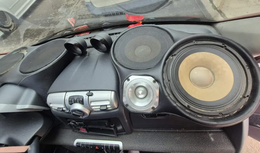 Smartάκι με πανίσχυρο ηχοσύστημα προκάλεσε αστυνομική επιχείρηση 73