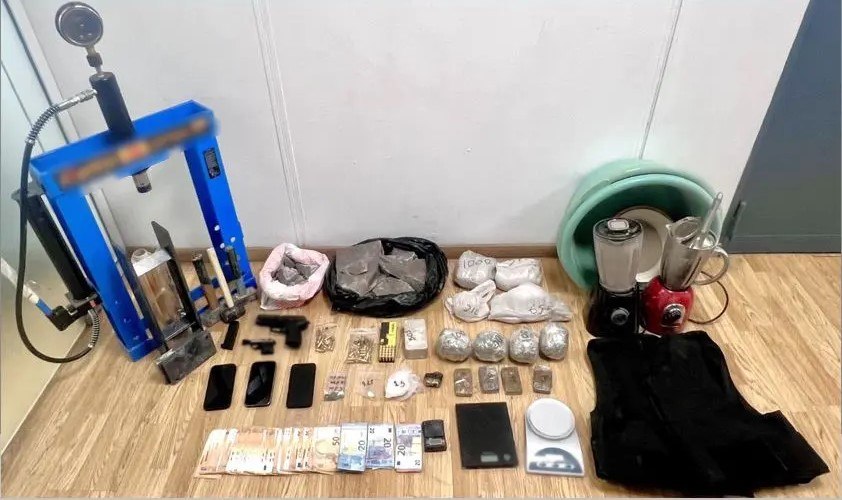 Εξαρθρώθηκε μεγάλο κύκλωμα διακίνησης ναρκωτικών στη Δυτική Αττική – Χειροπέδες στα αρχηγικά μέλη 73