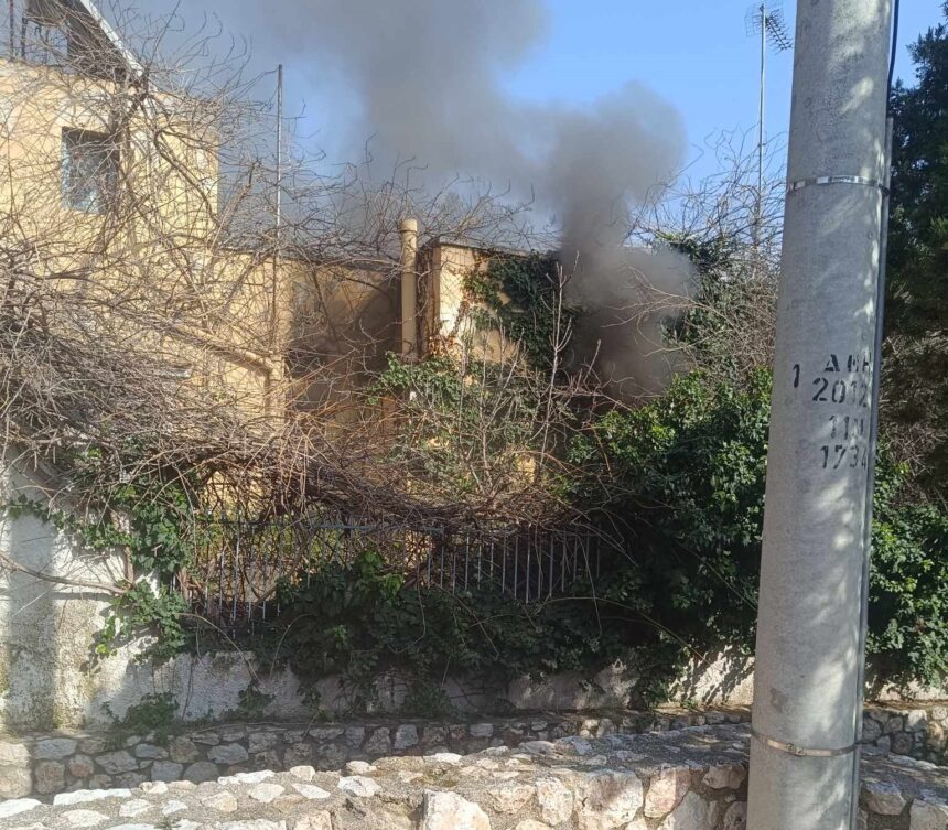 Φωτιά σε ακατοίκητο σπίτι στο Χαϊδάρι 1