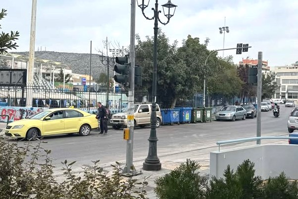 "Δείτε την περίεργη κατάσταση έξω από το Κολυμβητήριο, γιατί θα έχουμε ατύχημα!" 15