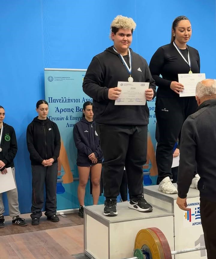 Αργυρό μετάλλιο η Ευρυδίκη Σπυράτου στους Πανελλήνιους Σχολικούς Αγώνες Άρσης Βαρών 3