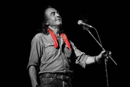 Ένας "αναρχικός πατριωτισμός" - Το "Αχ Ελλάδα σ’ αγαπώ" του Νίκου Παπάζογλου μέσα από τα μάτια του Δημήτρη Μιχαλόπουλου 87