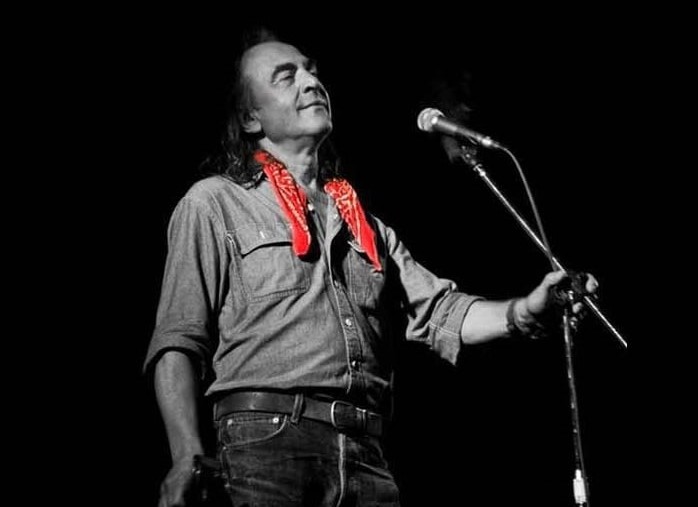 Ένας "αναρχικός πατριωτισμός" - Το "Αχ Ελλάδα σ’ αγαπώ" του Νίκου Παπάζογλου μέσα από τα μάτια του Δημήτρη Μιχαλόπουλου 15