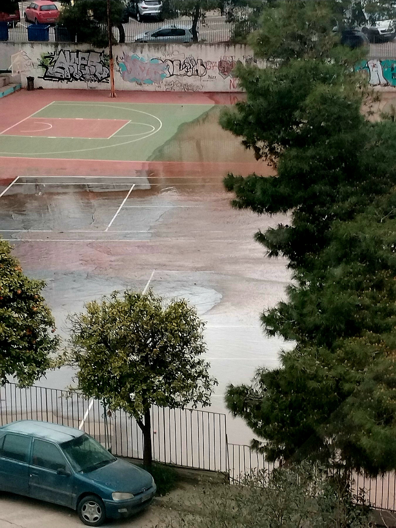 "Το δημοτικό μας... πάντα το ονειρευόμουν πισίνα!" - Εντυπωσιακό βίντεο και φωτό από καταρράκτες 5