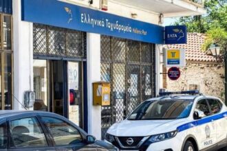 Ένοπλη ληστεία με καλάσνικοφ στα ΕΛΤΑ Λουτρακίου 25