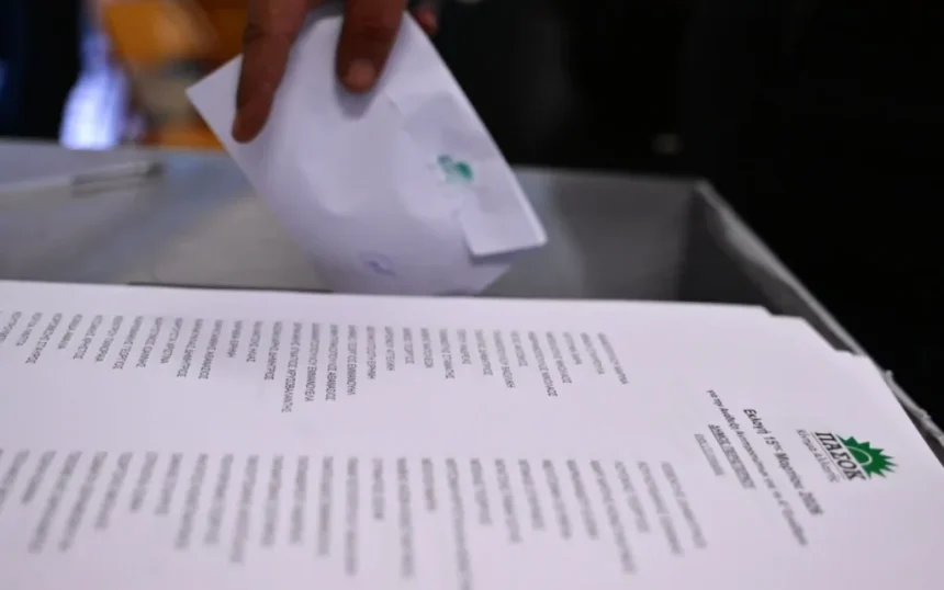 Κοσμοσυρροή στην εκλογή συνέδρων ΠΑΣΟΚ στο Χαϊδάρι - Οι 11 που εκλέγονται και όλη η σταυροδοσία 15