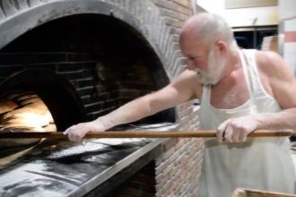 Αφόρητη πίεση στα μαγαζιά της γειτονιάς - Σβήνουν τα περίπτερα. Πιέζονται φούρνοι, καφέ, ταβέρνες 23