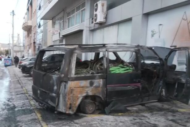 Φωτιά σε επαγγελματικό όχημα στο Περιστέρι – Εξετάζεται εμπρησμός 115