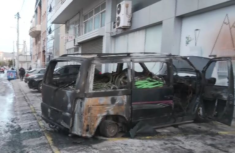 Φωτιά σε επαγγελματικό όχημα στο Περιστέρι – Εξετάζεται εμπρησμός 1