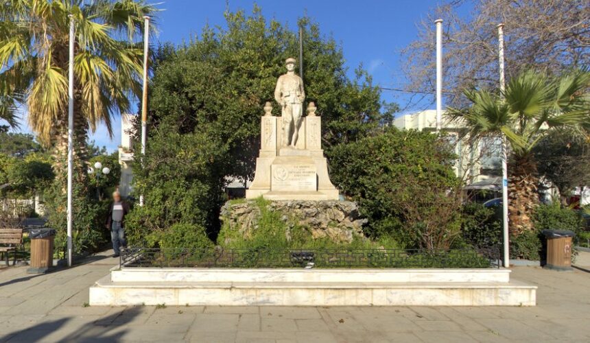 Σάλος στην Ελευσίνα: Ακούστηκε ύμνος της 21ης Απριλίου στην κατάθεση στεφάνων 1