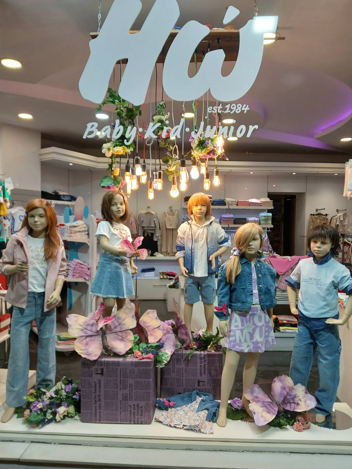 Παιδικές βιτρίνες γεμάτες φως Πασχαλιάς, χρώμα και αγάπη 3