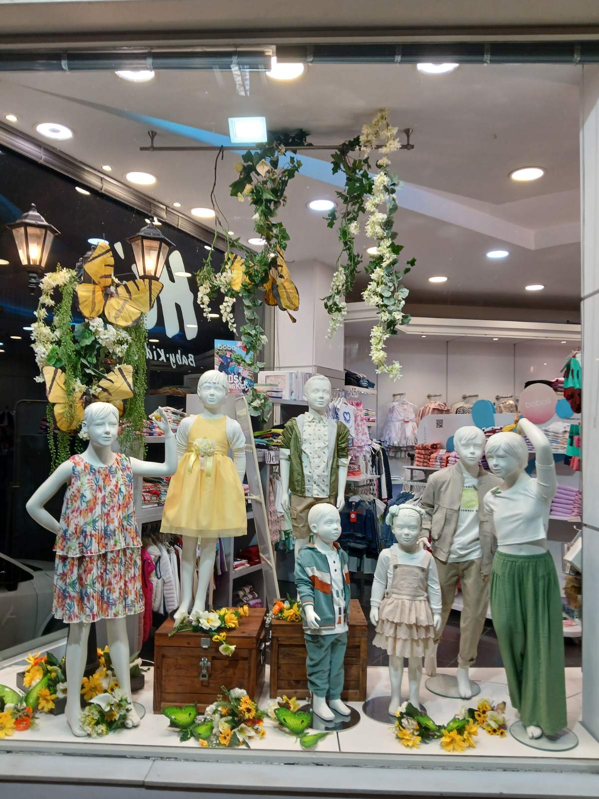 Ηώ, Χαϊδάρι: Πασχαλινές βιτρίνες με χρώμα, φως και αγάπη 3