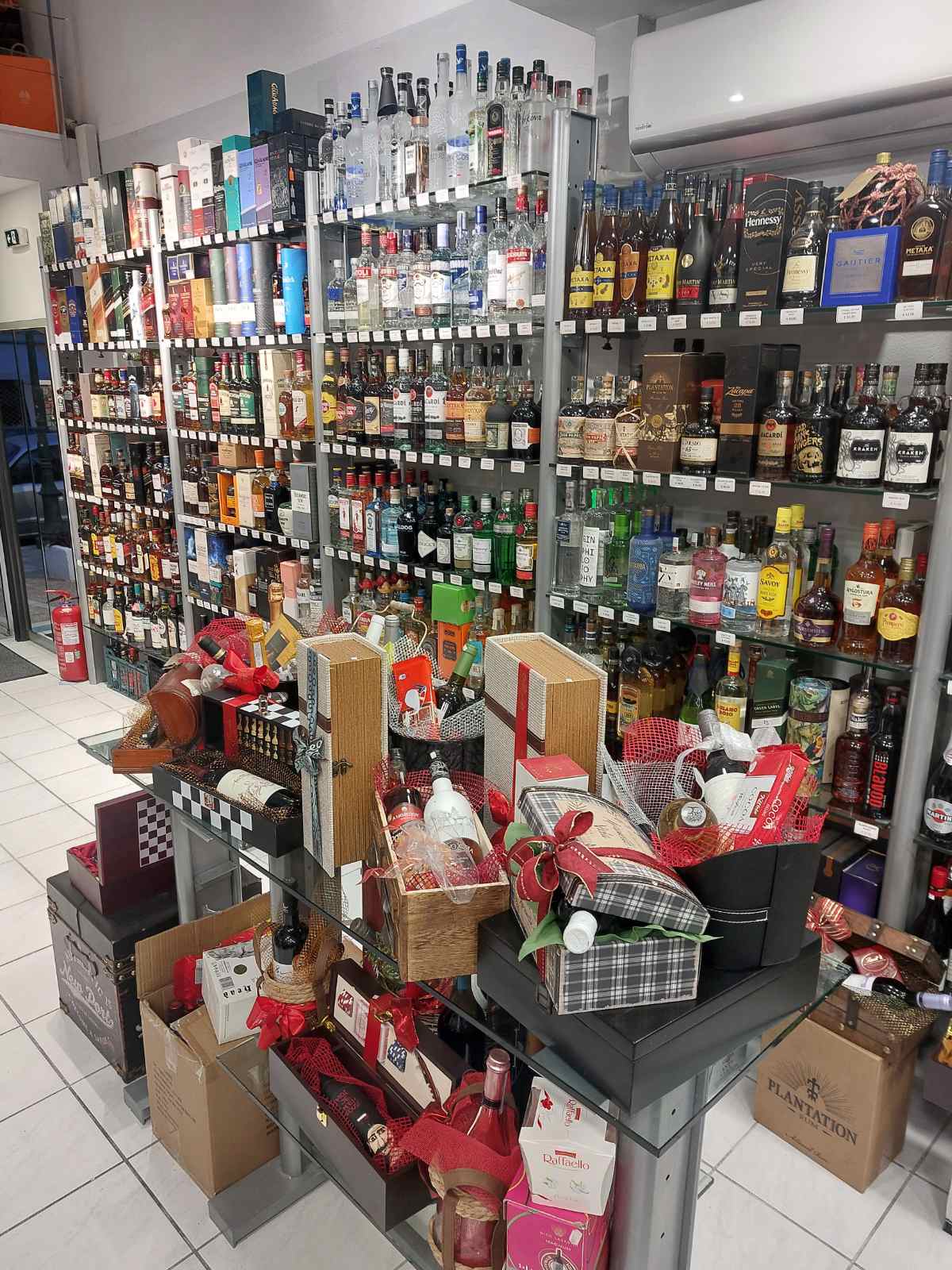 Νέα Άφιξη - Κάβα Οινοφίλη: Ο απόλυτος προορισμός fine spirits & wine στο Χαϊδάρι - Αμέτρητες επιλογές, μία στάση! 3