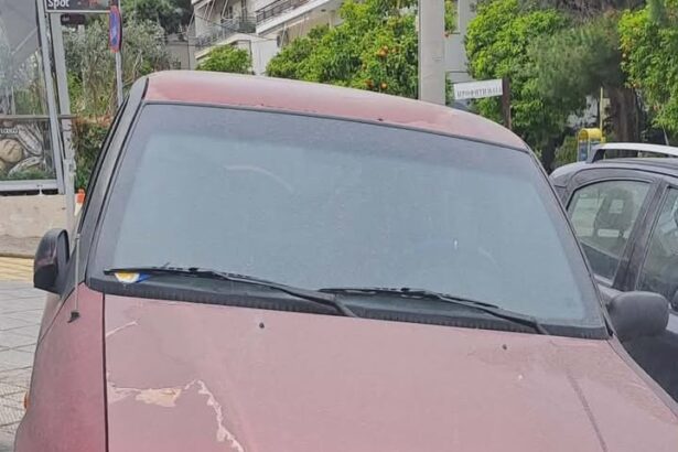 "Η πλατεία έγινε χωματερή παροπλισμένων αυτοκινήτων" 113