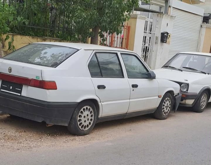 "Η πλατεία έχει μετατραπεί σε χωματερή παροπλισμένων αυτοκινήτων" 13