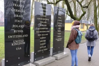 Θα υπήρχε ποτέ περίπτωση να δουν σαν οικόπεδο η Πολωνία το Άουσβιτς και η Γερμανία το Νταχάου; 23