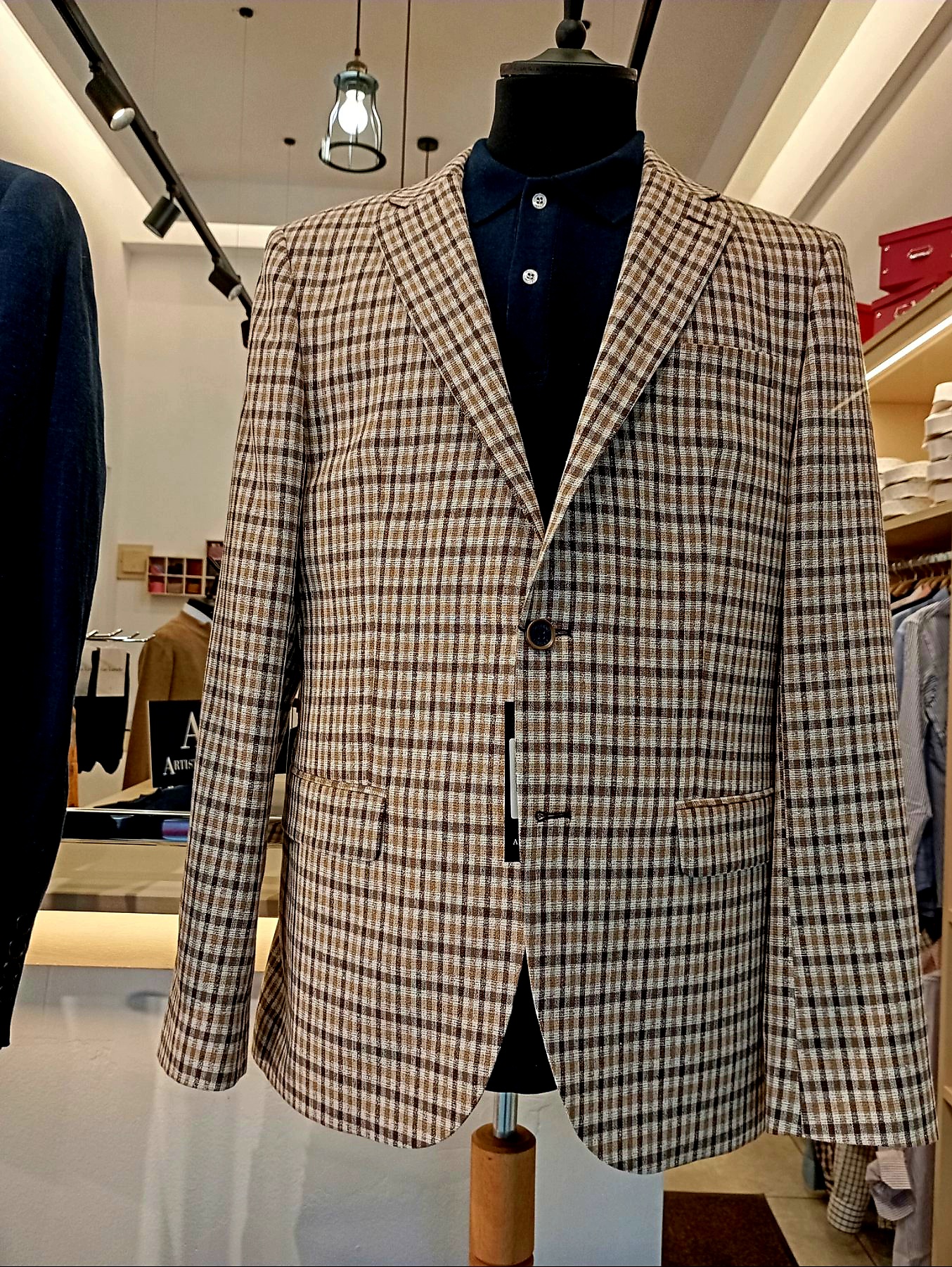 Στο κατάστημα VM του Βασίλη Μαραγκού συναντάμε την τέχνη του ανδρικού style 9