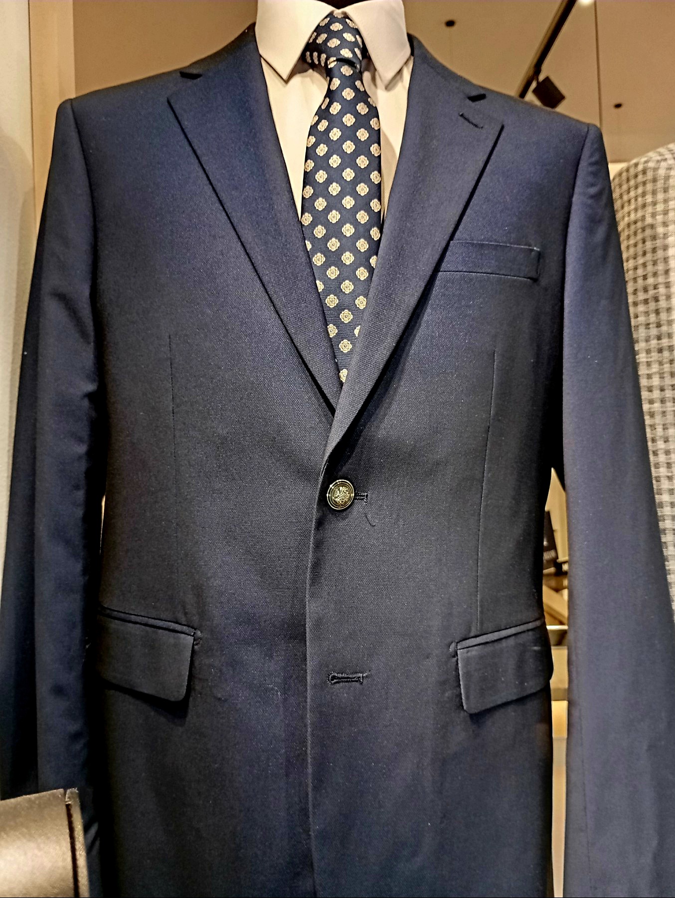 Στο κατάστημα VM του Βασίλη Μαραγκού συναντάμε την τέχνη του ανδρικού style 7