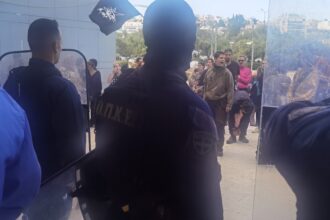 Επεισόδια και χημικά στο Δημαρχείο Χαϊδαρίου 27