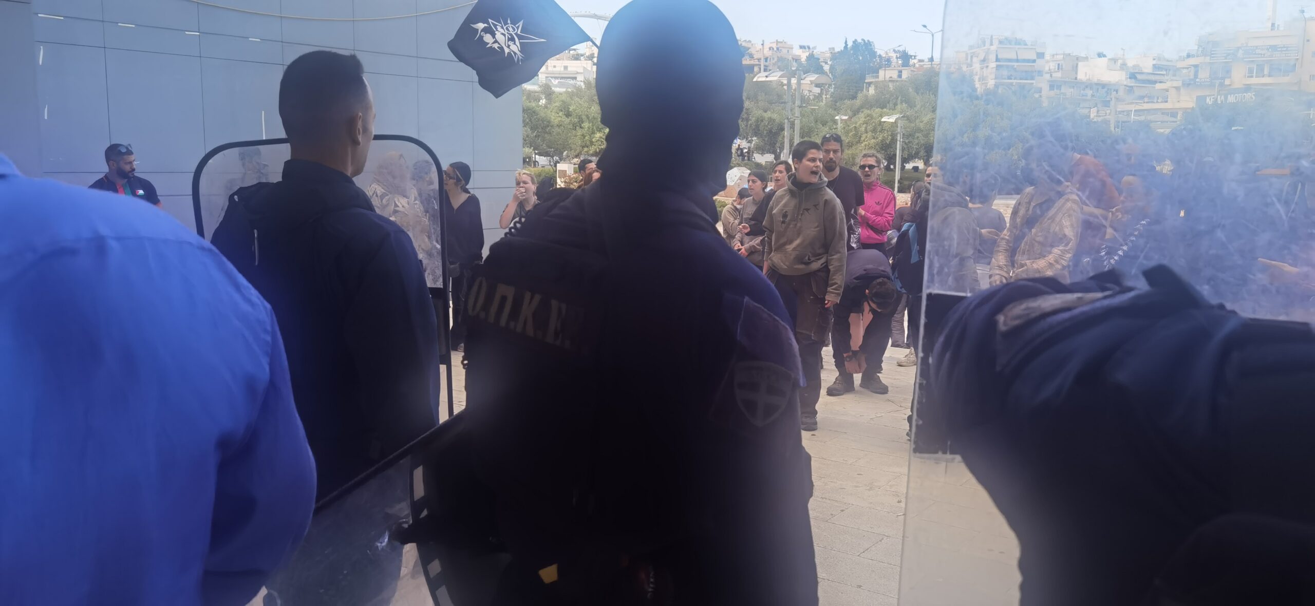 Επεισόδια και χημικά στο Δημαρχείο Χαϊδαρίου 3