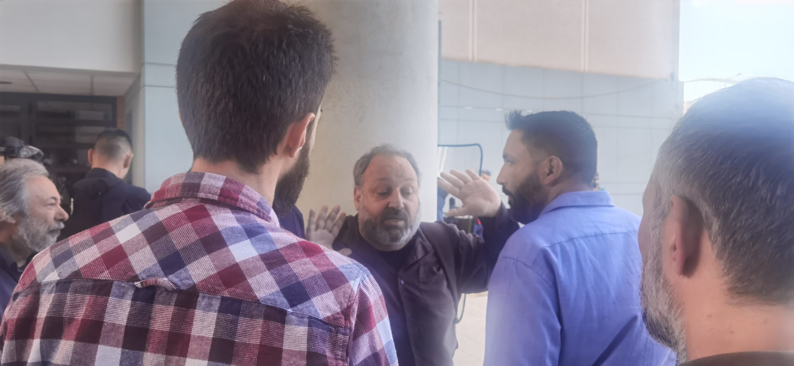 Επεισόδια και χημικά στο Δημαρχείο Χαϊδαρίου 3