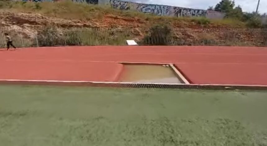 Μαζικά γεννητούρια στο Αθλητικό Κέντρο Δάσους - Βίντεο 1