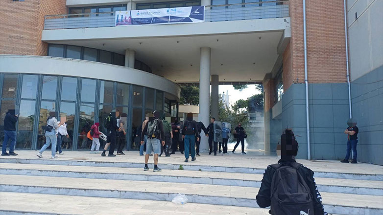 Χαϊδάρι: 41χρονος γρονθοκόπησε αστυνομικό στο Δημαρχείο 73