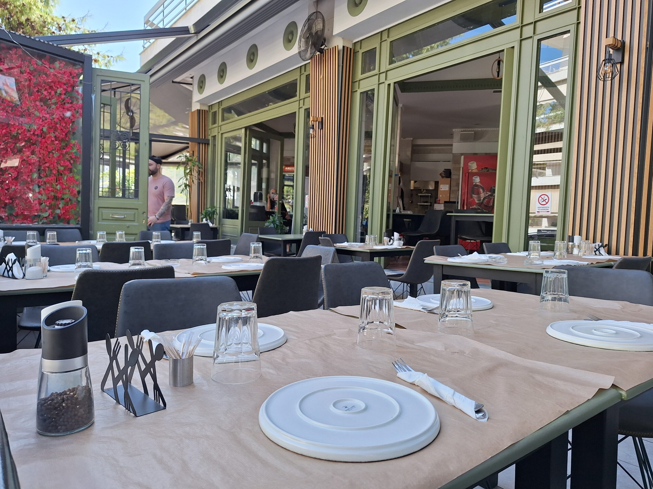 Πωλείται μια από τις πιο αγαπημένες ταβέρνες του Χαϊδαρίου 9