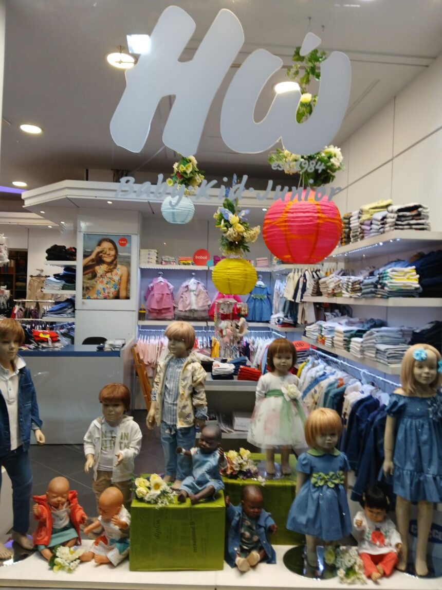 Παιδικές βιτρίνες γεμάτες φως Πασχαλιάς, χρώμα και αγάπη 1