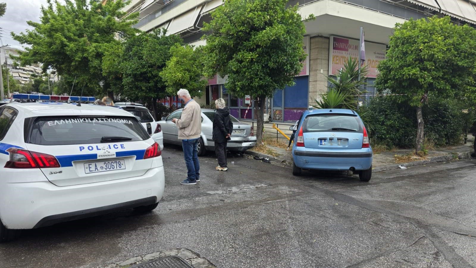 Τριπλή καραμπόλα ΙΧ στο Δάσος σήμερα το πρωί 4 Τριπλή καραμπόλα ΙΧ στο Δάσος σήμερα το πρωί 3