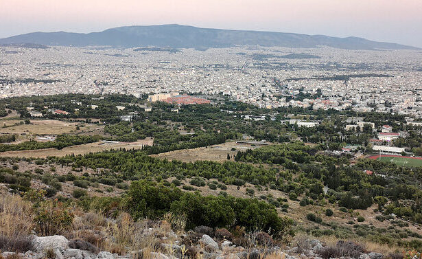 Δήμος Αθηναίων: Να γίνουν πάρκα και κοινόχρηστοι χώροι όλα τα στρατόπεδα εντός αστικού ιστού 93