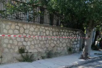 "Ο δρόμος έχει φουσκώσει από την πίεση του νερού!" 25