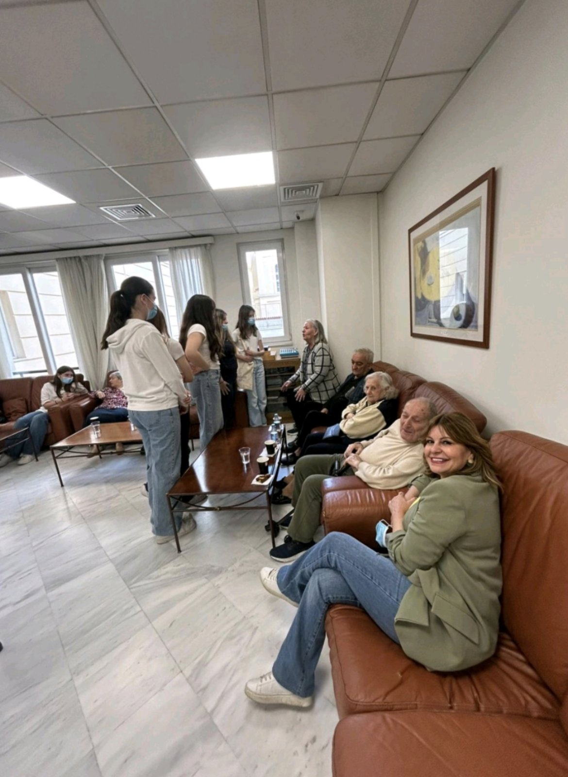 Η νέα γενιά αγκαλιάζει την τρίτη ηλικία: Συγκινητική πρωτοβουλία των μαθητών της «Νέας Παιδείας» στο Γηροκομείο Πειραιά 8 Η νέα γενιά αγκαλιάζει την τρίτη ηλικία: Συγκινητική πρωτοβουλία των μαθητών της «Νέας Παιδείας» στο Γηροκομείο Πειραιά 7