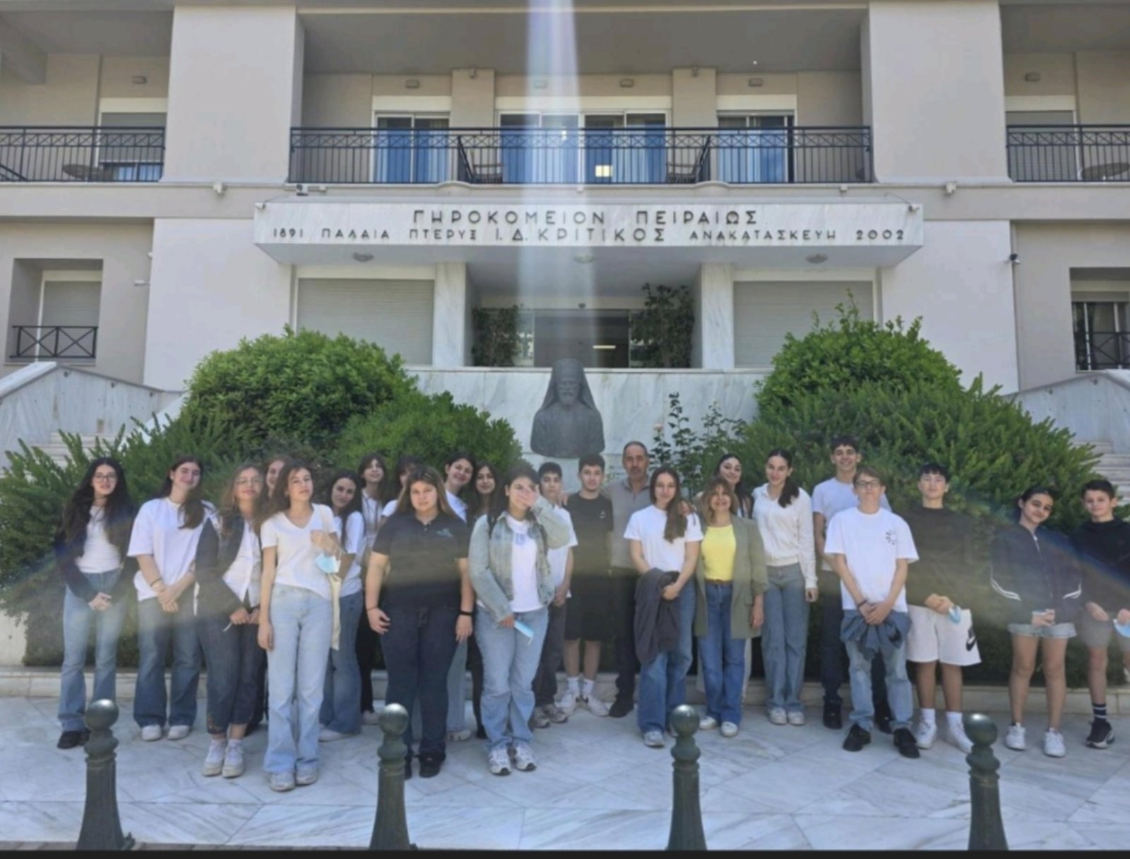 Η νέα γενιά αγκαλιάζει την τρίτη ηλικία: Συγκινητική πρωτοβουλία των μαθητών της «Νέας Παιδείας» στο Γηροκομείο Πειραιά 4 Η νέα γενιά αγκαλιάζει την τρίτη ηλικία: Συγκινητική πρωτοβουλία των μαθητών της «Νέας Παιδείας» στο Γηροκομείο Πειραιά 3