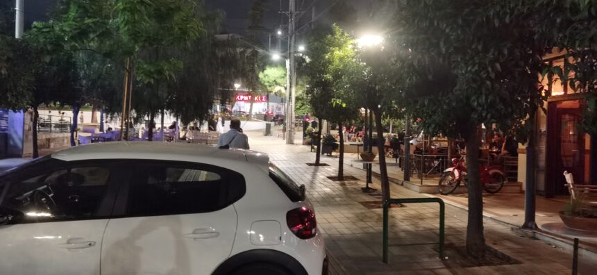 "Η Πλατεία του Δάσους θα γεμίσει παιδικές φωνούλες το καλοκαίρι, όμως κάτι δεν πάει καθόλου καλά..." 1
