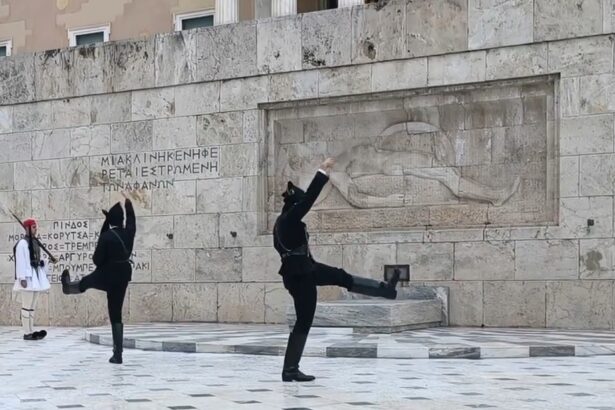 Ήχησαν πένθιμα σήμερα οι καμπάνες σε όλη τη χώρα 93