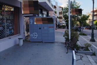 Σαν τα μανιτάρια ξεφύτρωσαν τα box παραλαβής προϊόντων 36