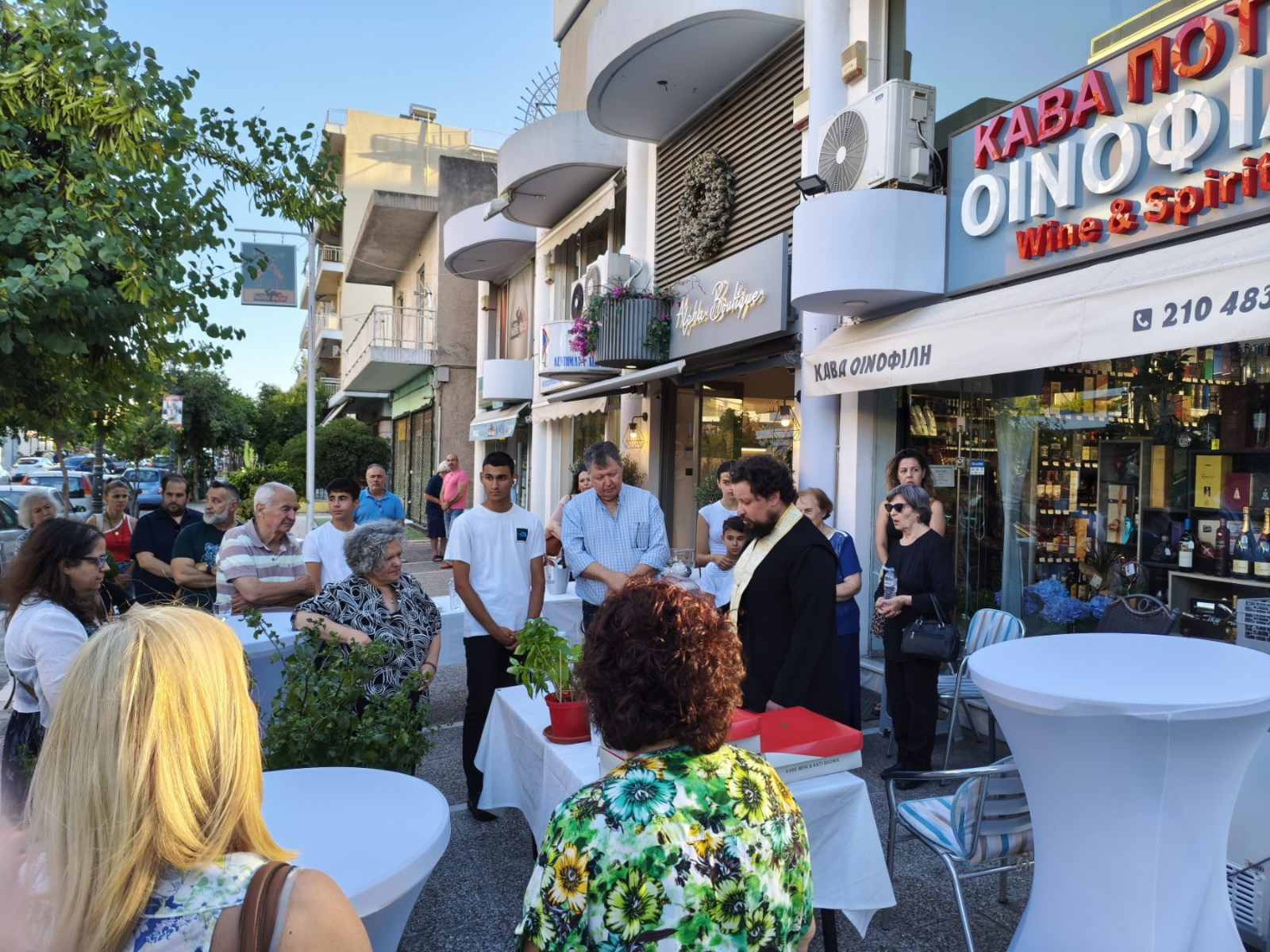 Με επιτυχία πραγματοποιήθηκαν τα εγκαίνια της Κάβας Οινοφίλη στο Χαϊδάρι 3