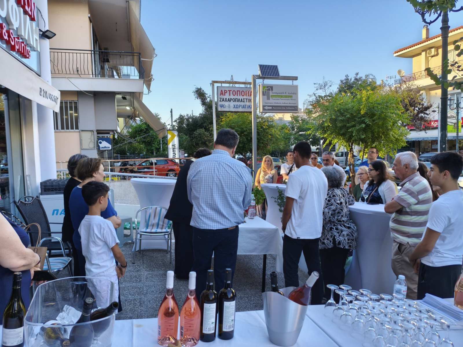 Με επιτυχία πραγματοποιήθηκαν τα εγκαίνια της Κάβας Οινοφίλη στο Χαϊδάρι 7
