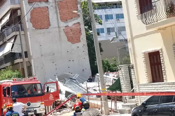 Πετράλωνα: Κατέρρευσε πολυκατοικία με 7 διαμερίσματα 105