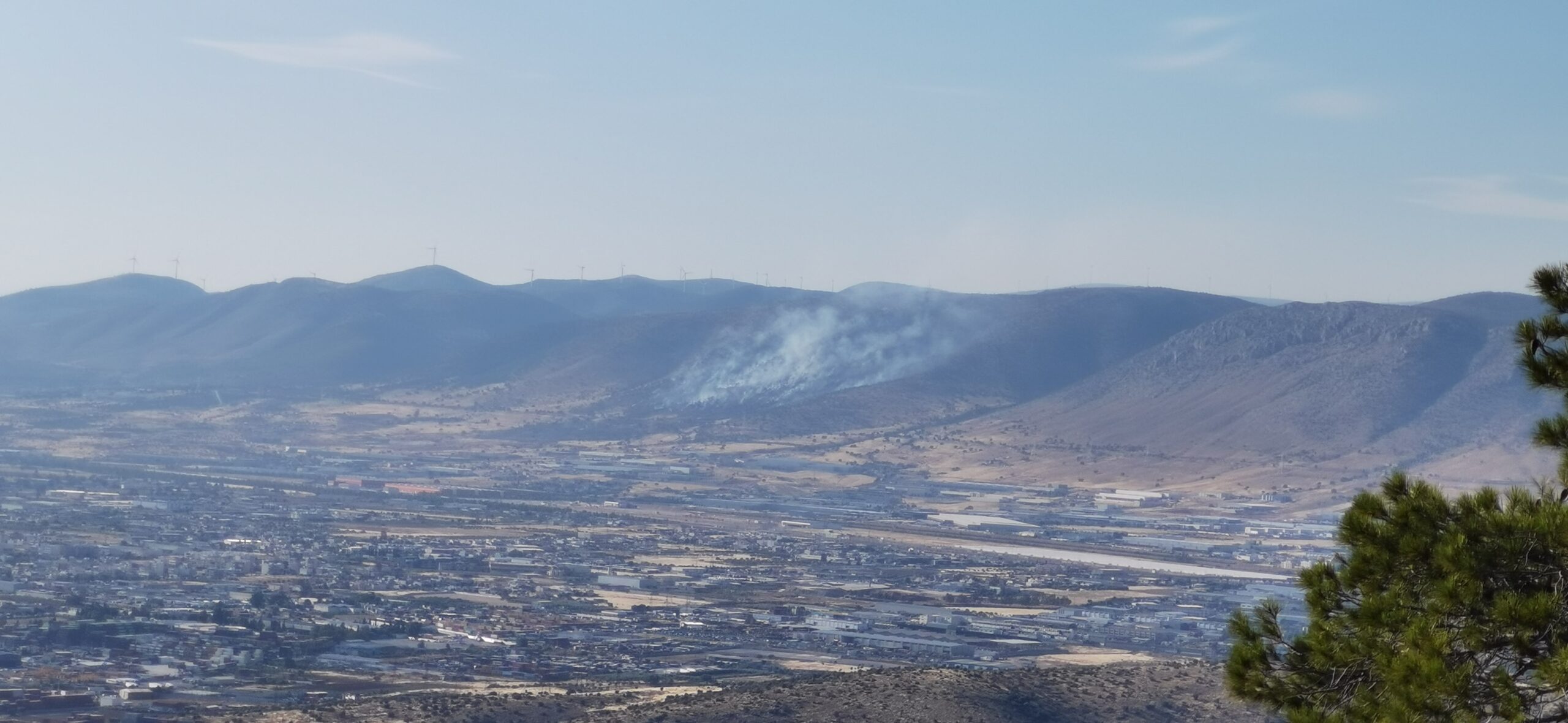 Σε ύφεση χωρίς να έχει σβήσει η φωτιά πάνω από τον Ασπρόπυργο - Κινδύνεψε για μια φορά ακόμη η Πάρνηθα 3
