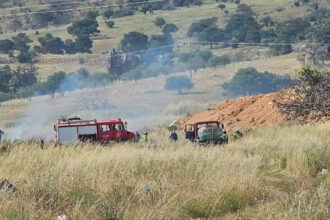 Ρομά επιτέθηκαν σε πυροσβέστες και επιχείρησαν να κλέψουν το πυροσβεστικό όχημα 25