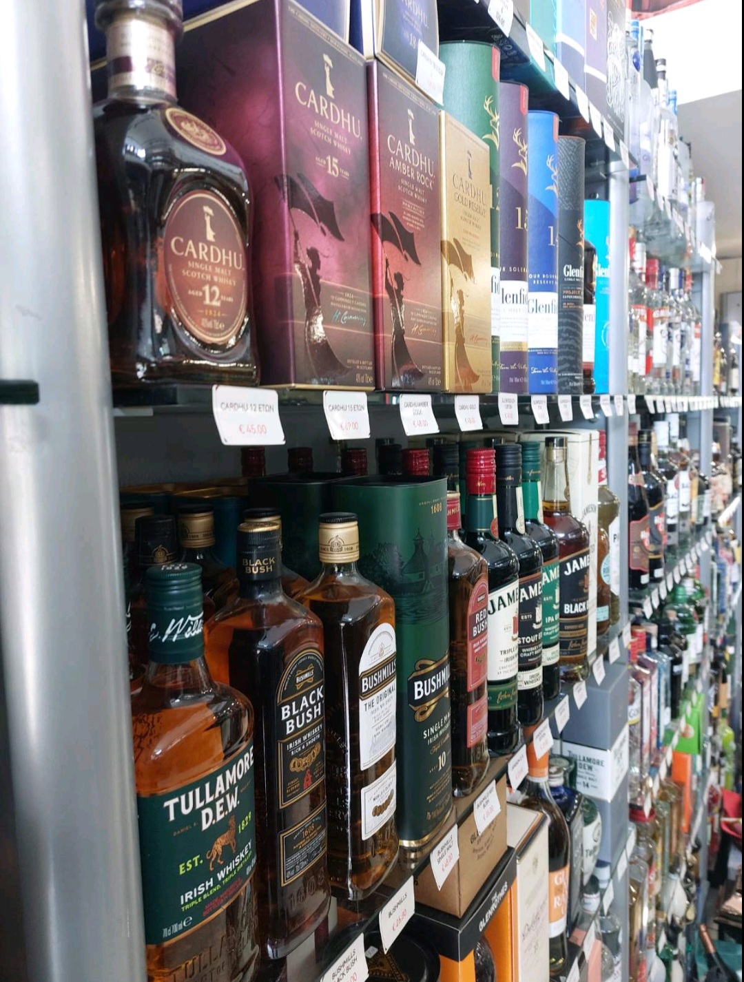 Εγκαίνια για τη νέα Κάβα Οινοφίλη στο Χαϊδάρι 4 Εγκαίνια για τη νέα Κάβα Οινοφίλη στο Χαϊδάρι 3