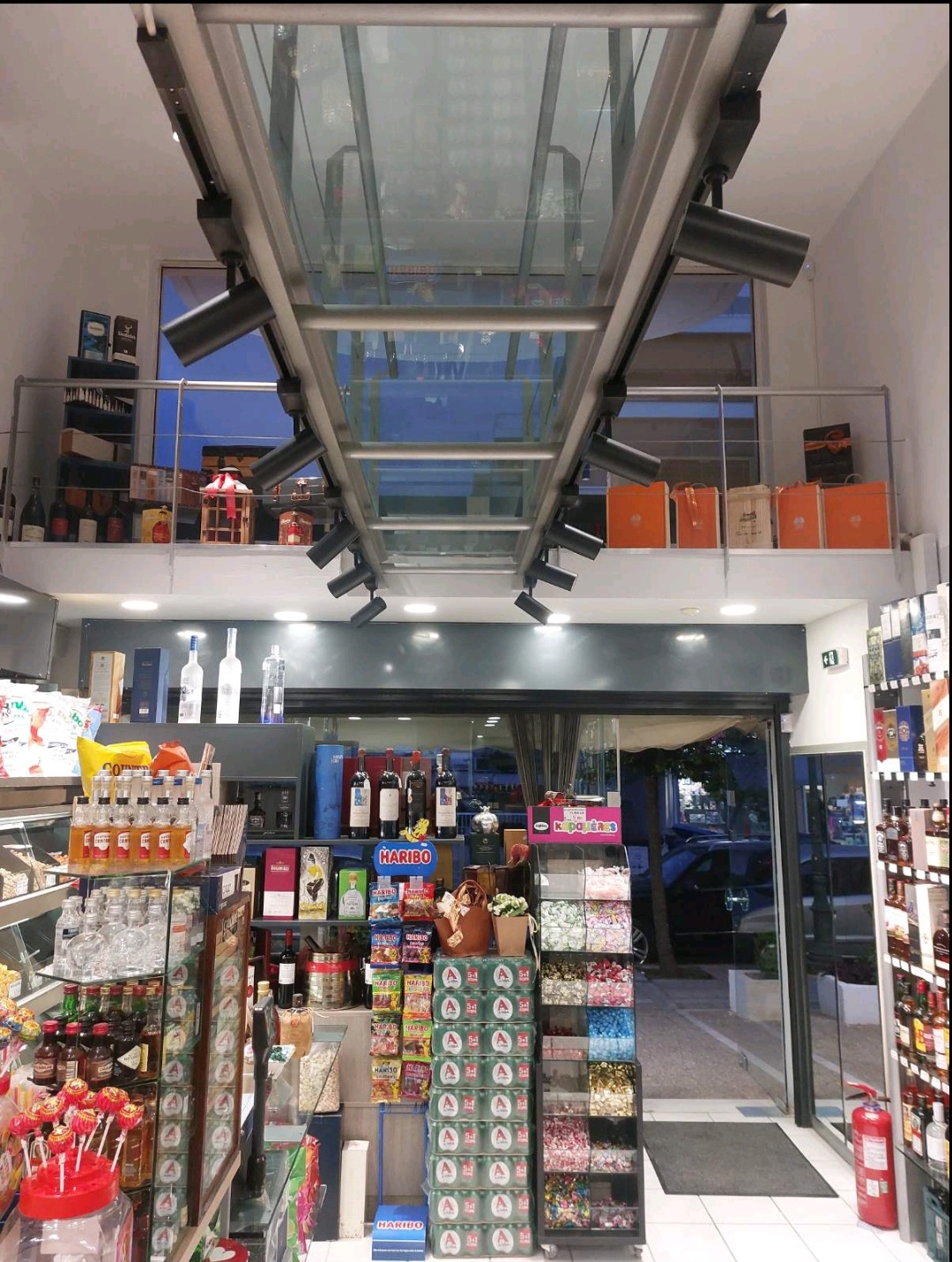 Εγκαίνια για τη νέα Κάβα Οινοφίλη στο Χαϊδάρι 10 Εγκαίνια για τη νέα Κάβα Οινοφίλη στο Χαϊδάρι 9
