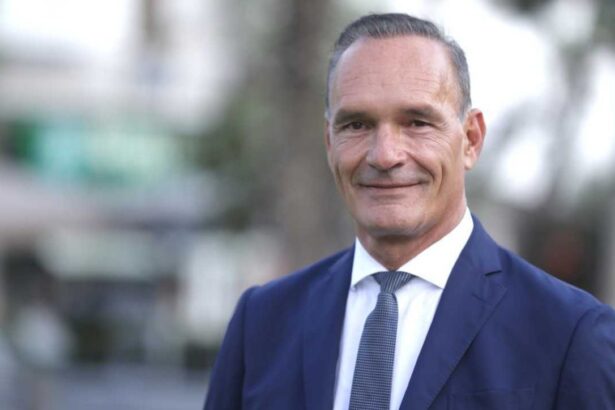 "Η Ελλάδα στο επίκεντρο" - Ο Μπάμπης Καραθάνος ξεκινά με στόχο την εκλογή του στη Δυτική Αθήνα 101