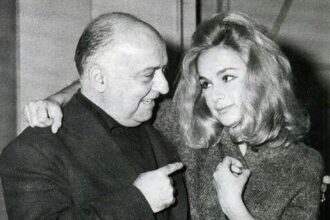 "Του κυρ Αλέκου τα τραγούδια": Μουσικοθεατρική παράσταση στο Δημαρχείο Χαϊδαρίου 23