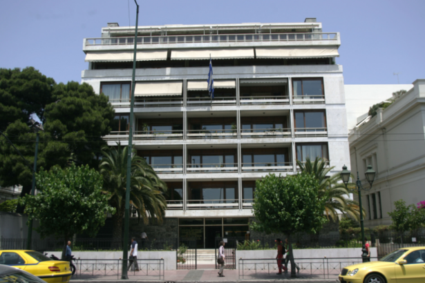 Σχέδιο μονιμοποίησης συμβασιούχων στο Δημόσιο 97